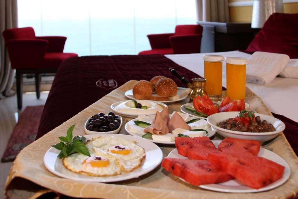 Rivoli Palace Hotel Jounieh Restaurant photo